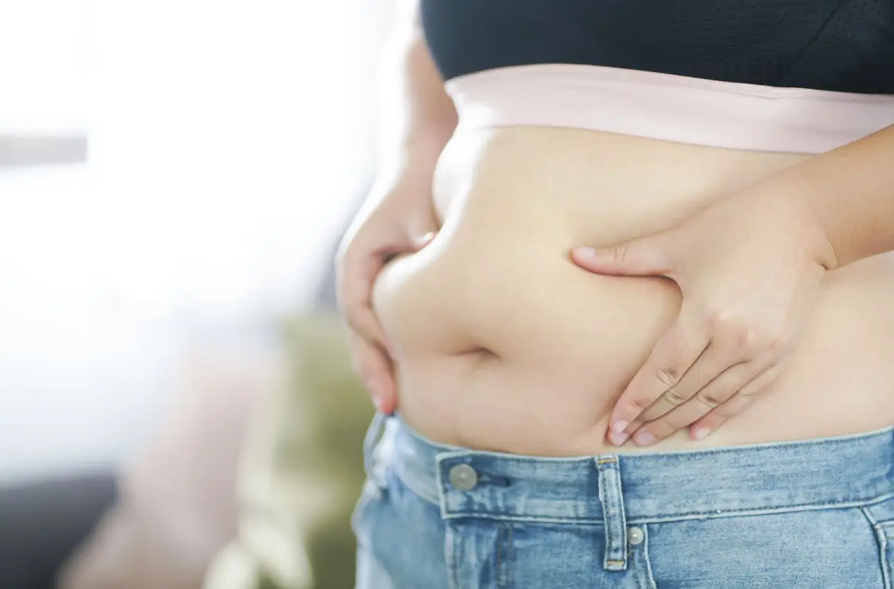 Grasso ostinato sulla pancia? Ecco gli alimenti che assottigliano il girovita velocemente